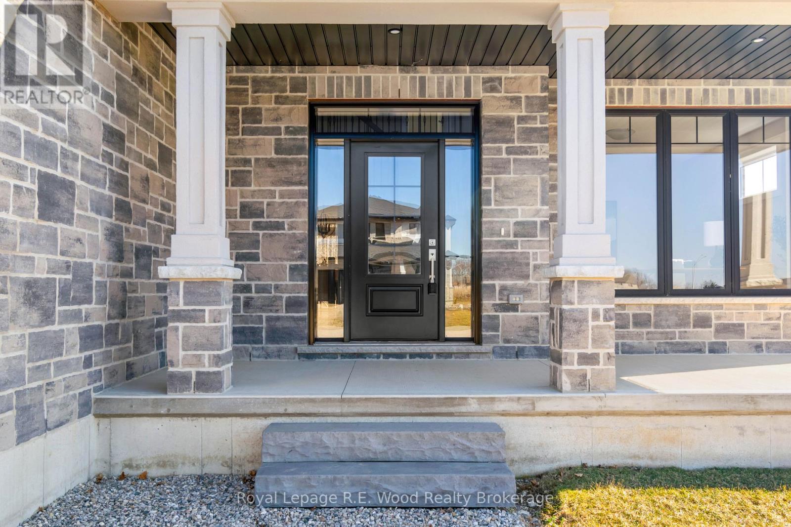 61 Sunview Drive, Norwich (Norwich Town), Ontario  N0J 1P0 - Photo 3 - X11927056