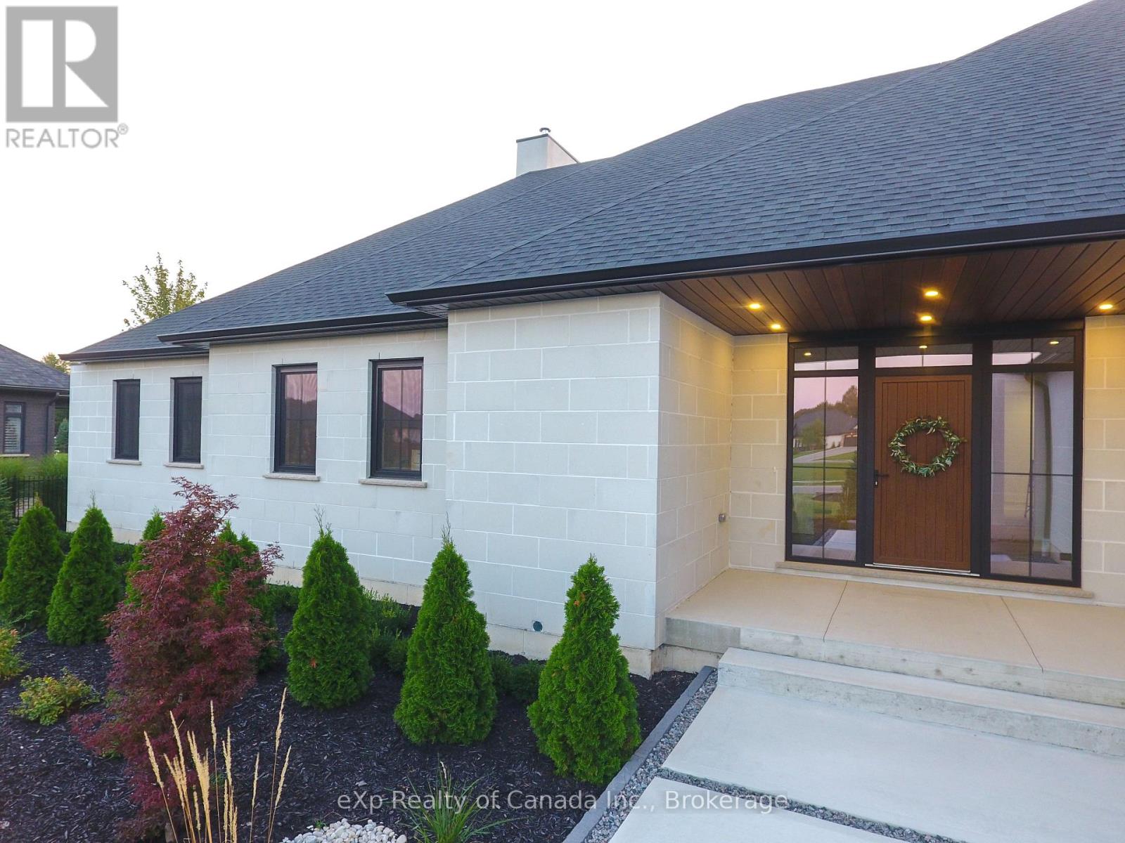 33 August Crescent, Norwich (Otterville), Ontario  N0J 1R0 - Photo 2 - X12024452