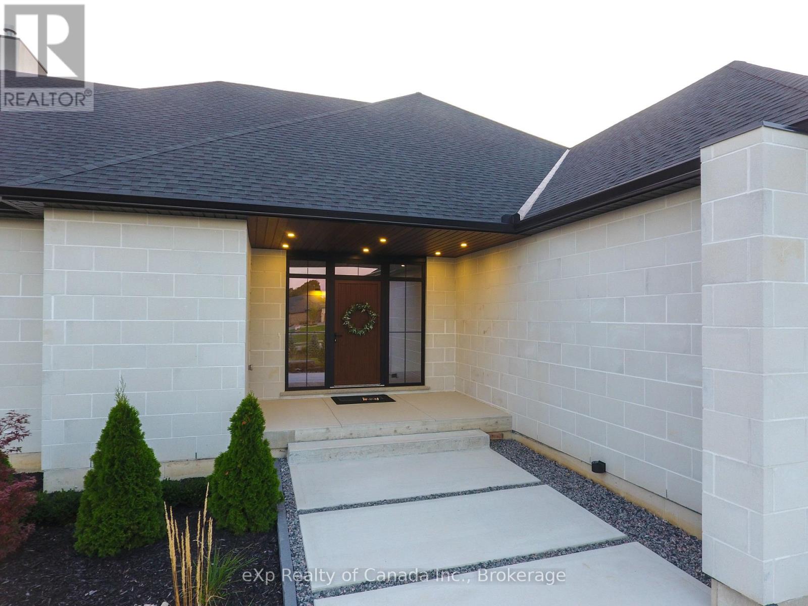 33 August Crescent, Norwich (Otterville), Ontario  N0J 1R0 - Photo 3 - X12024452