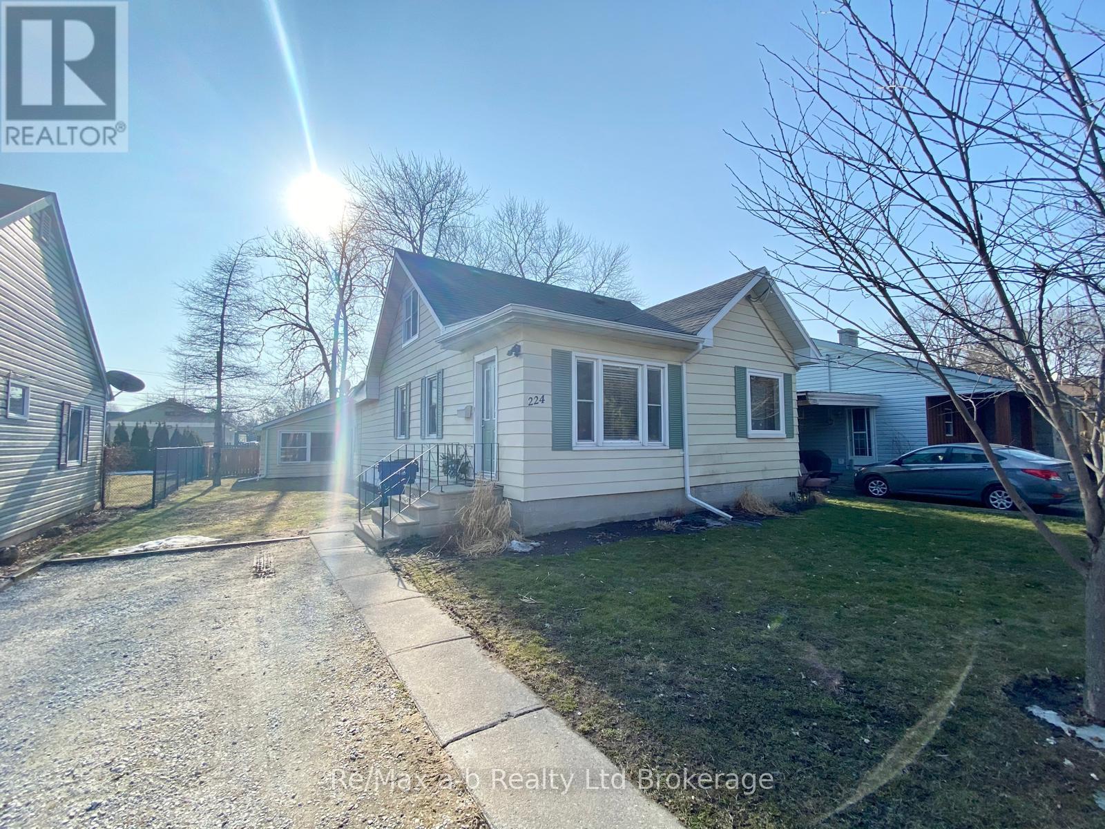 224 Joseph Street, Twp), Ontario  N7L 3H1 - Photo 1 - X12026765