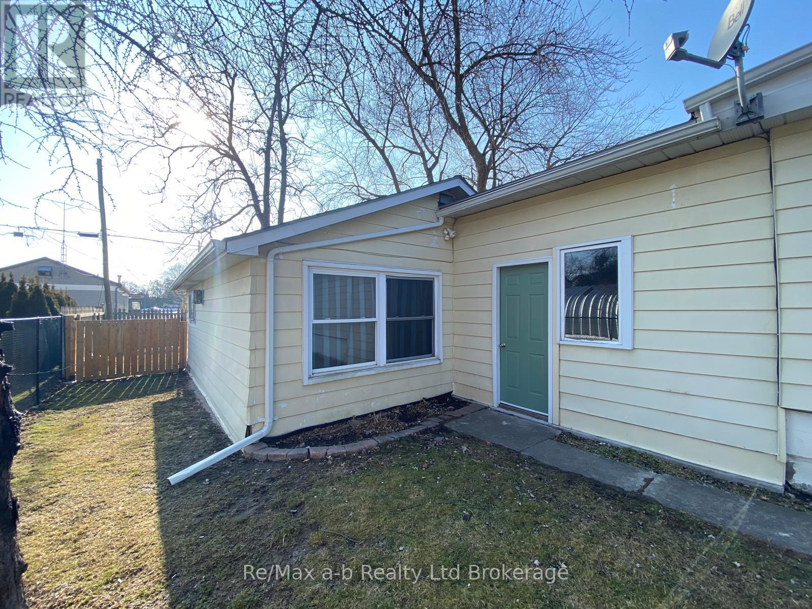 224 Joseph Street, Twp), Ontario  N7L 3H1 - Photo 11 - X12026765