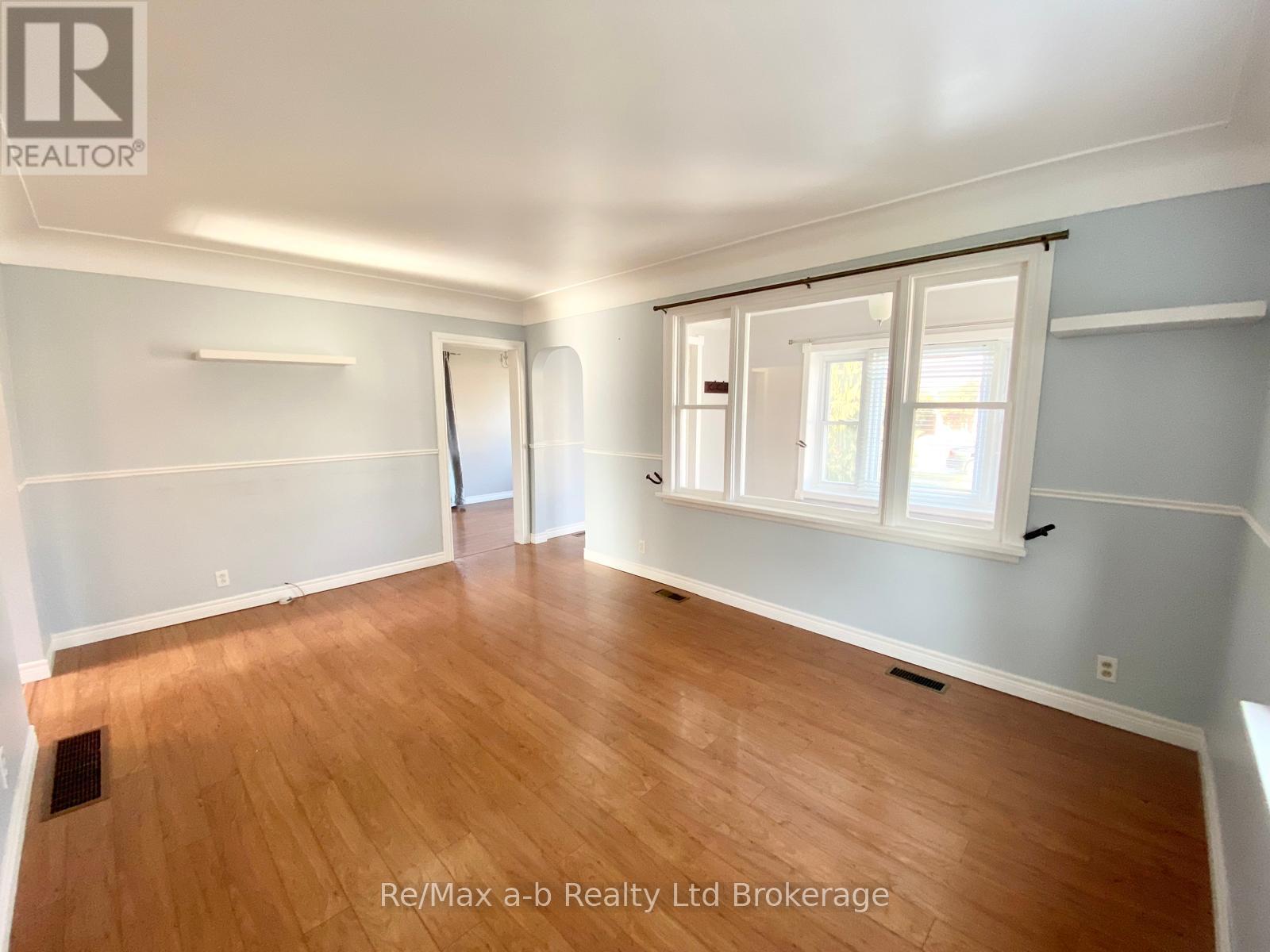 224 Joseph Street, Twp), Ontario  N7L 3H1 - Photo 5 - X12026765