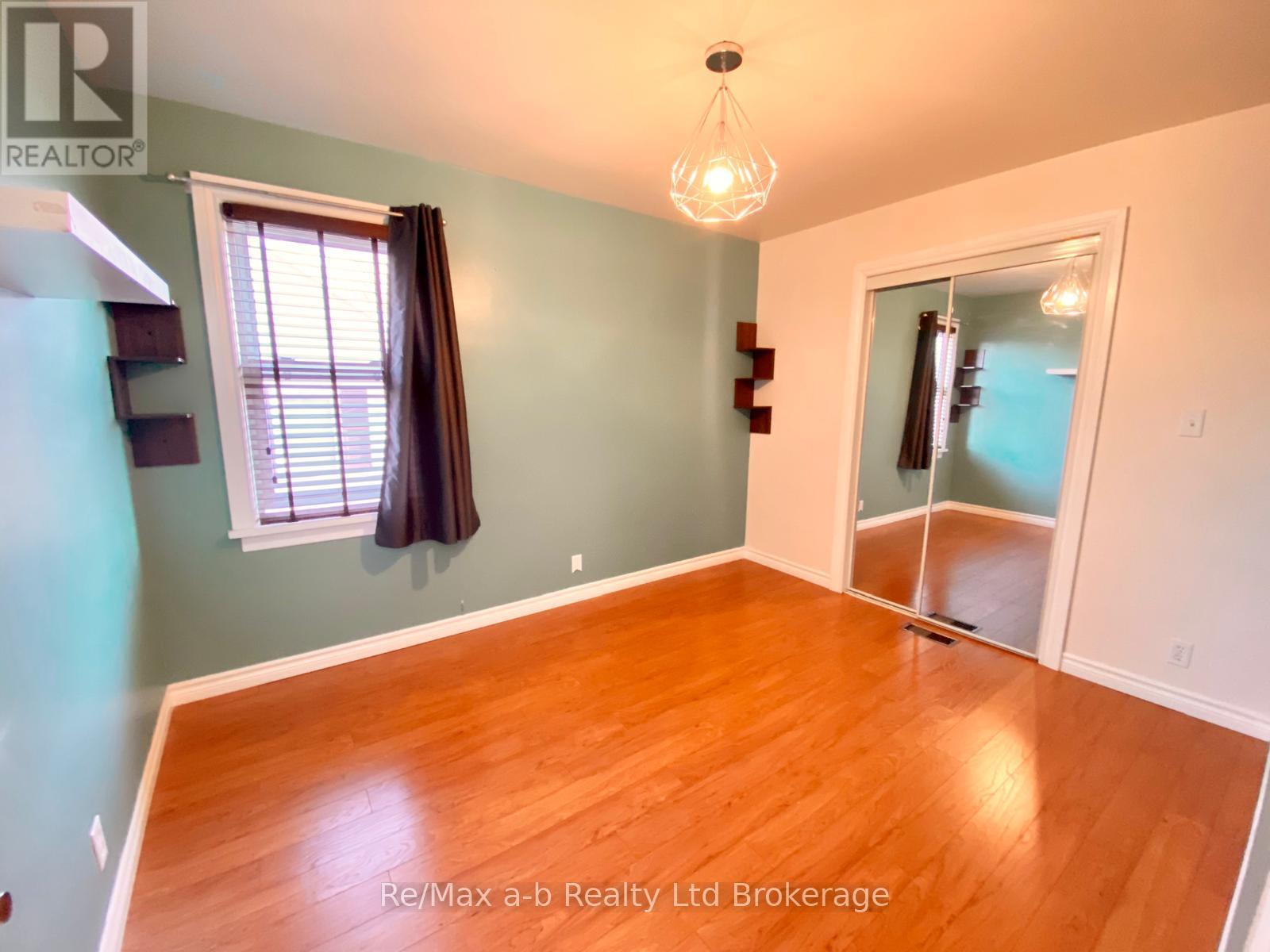 224 Joseph Street, Twp), Ontario  N7L 3H1 - Photo 7 - X12026765