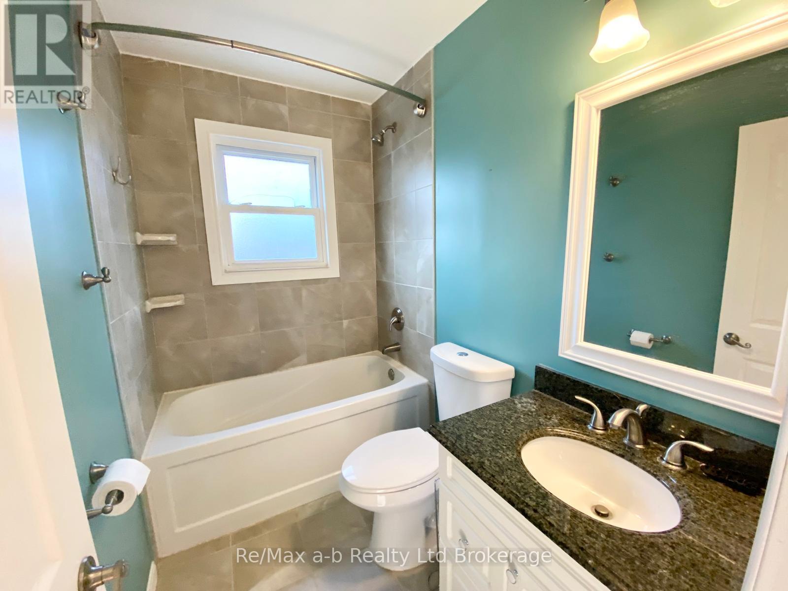 224 Joseph Street, Twp), Ontario  N7L 3H1 - Photo 8 - X12026765