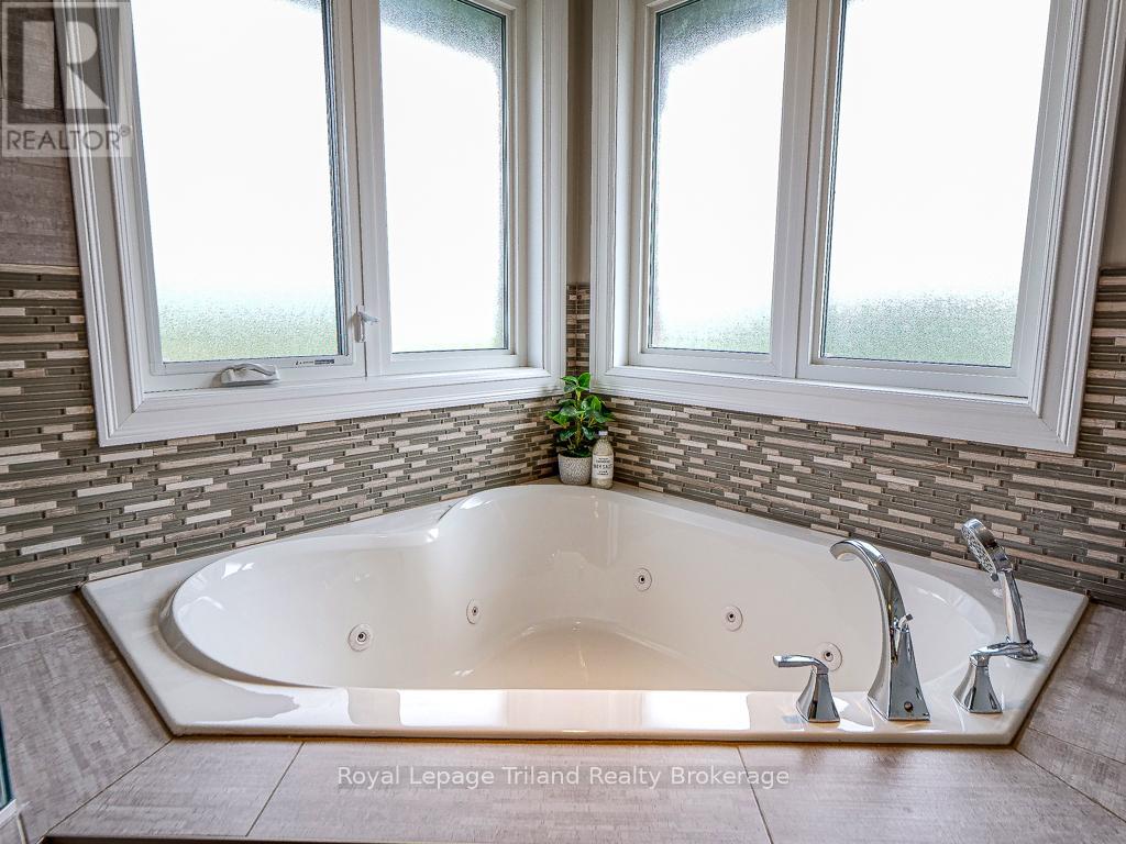 20 Sloan Drive, Zorra (Thamesford), Ontario  N0M 2M0 - Photo 46 - X12030023