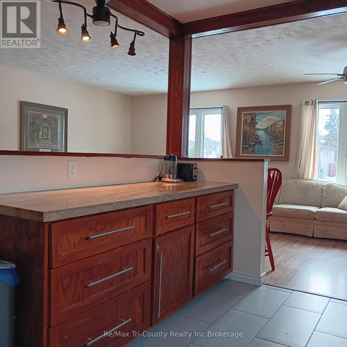 19 Belleview Crescent, North Bay (College Heights), Ontario  P1B 8V2 - Photo 5 - X12073015