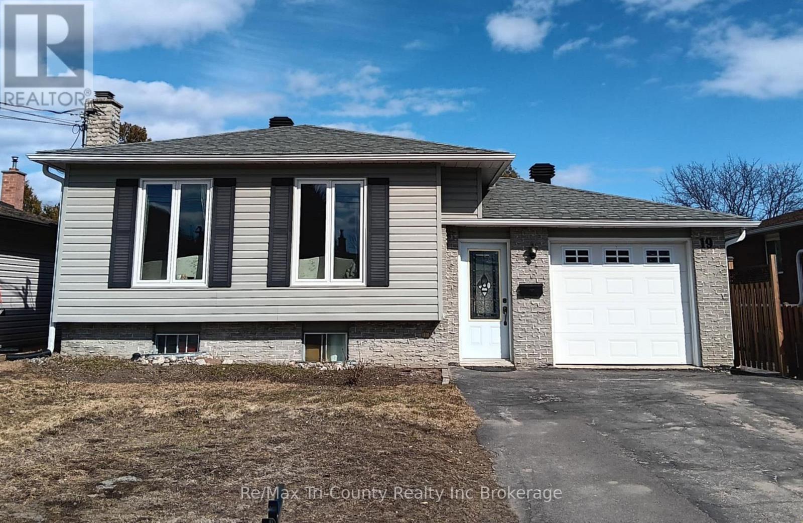 19 Belleview Crescent, North Bay (College Heights), Ontario  P1B 8V2 - Photo 8 - X12073015