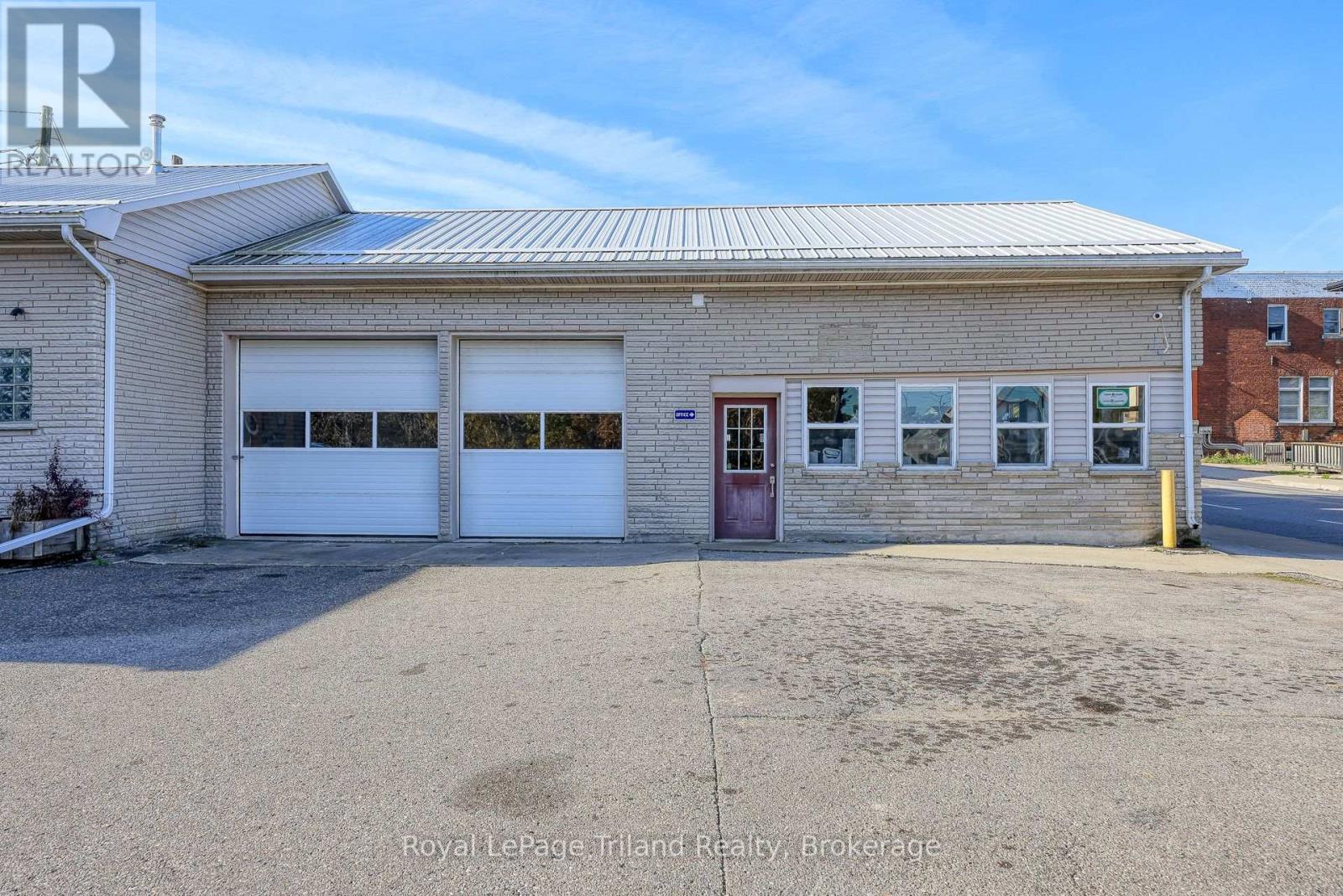 22 Charles Street East Street E, Ingersoll (Ingersoll - South), Ontario  N5C 1J4 - Photo 3 - X12098201