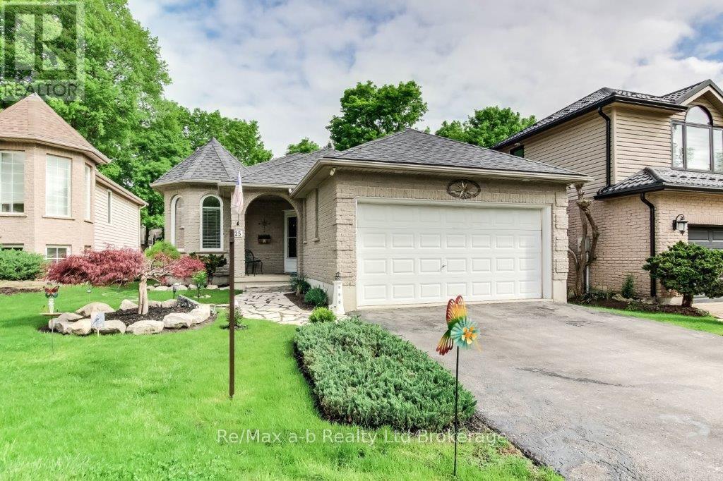 25 Pembers Pass, Woodstock (Woodstock - South), Ontario  N4S 8Z5 - Photo 1 - X12149088