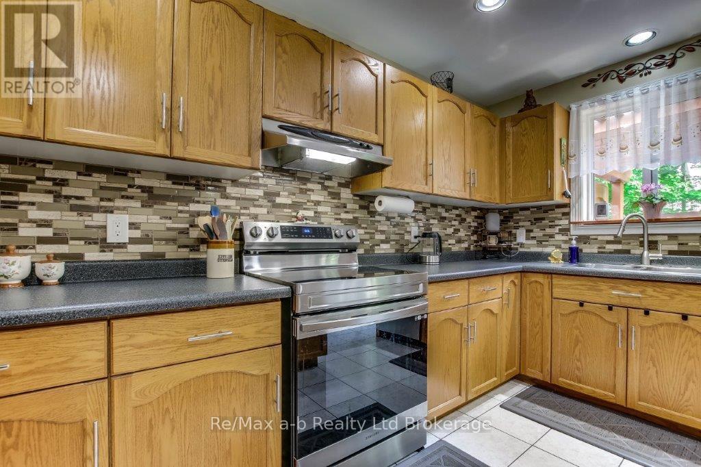 25 Pembers Pass, Woodstock (Woodstock - South), Ontario  N4S 8Z5 - Photo 10 - X12149088