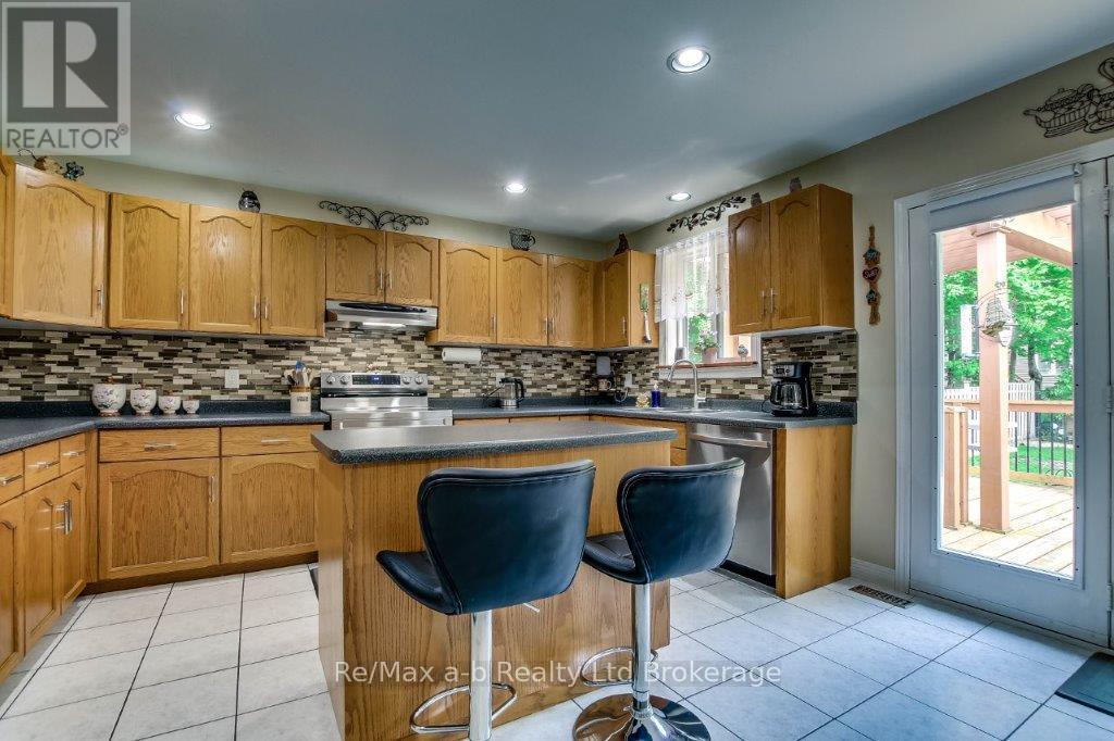 25 Pembers Pass, Woodstock (Woodstock - South), Ontario  N4S 8Z5 - Photo 12 - X12149088