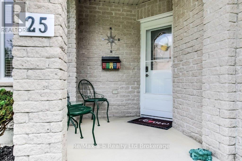 25 Pembers Pass, Woodstock (Woodstock - South), Ontario  N4S 8Z5 - Photo 4 - X12149088