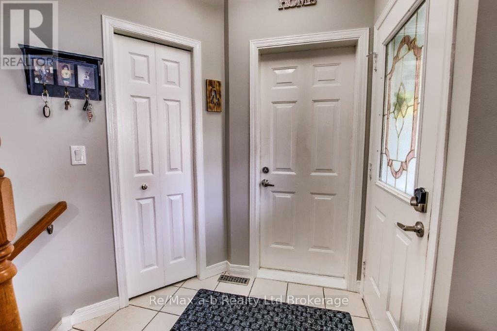 25 Pembers Pass, Woodstock (Woodstock - South), Ontario  N4S 8Z5 - Photo 5 - X12149088