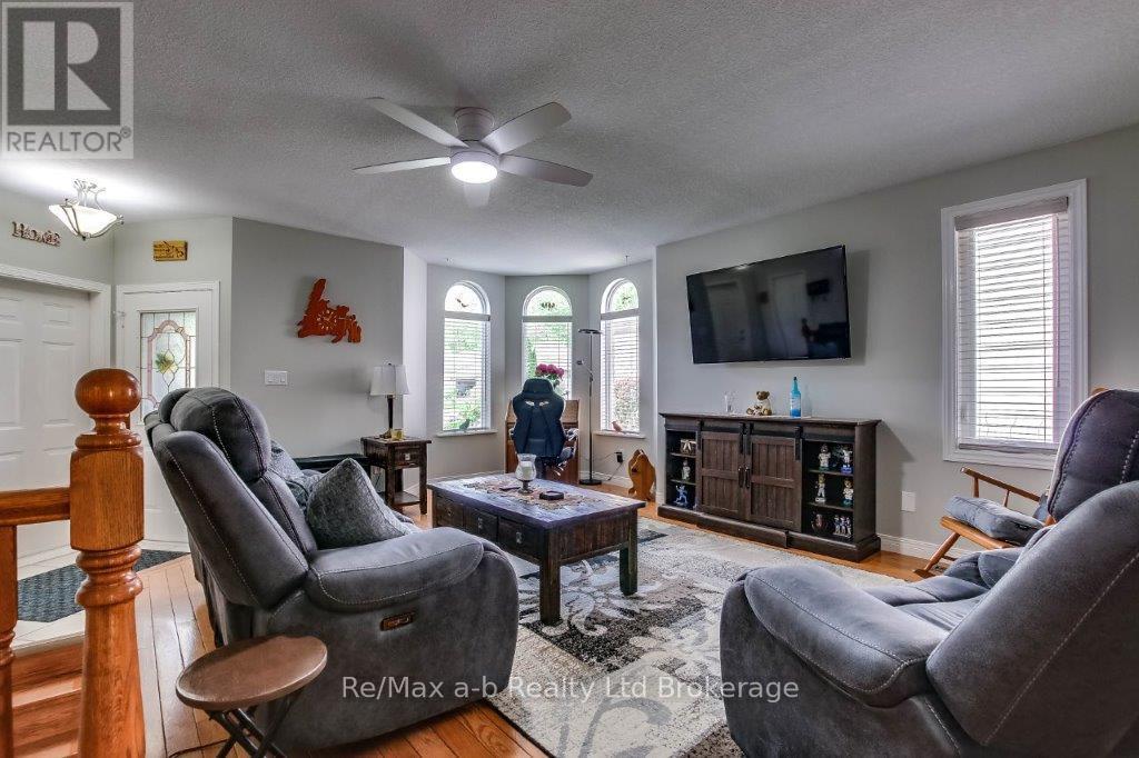 25 Pembers Pass, Woodstock (Woodstock - South), Ontario  N4S 8Z5 - Photo 8 - X12149088