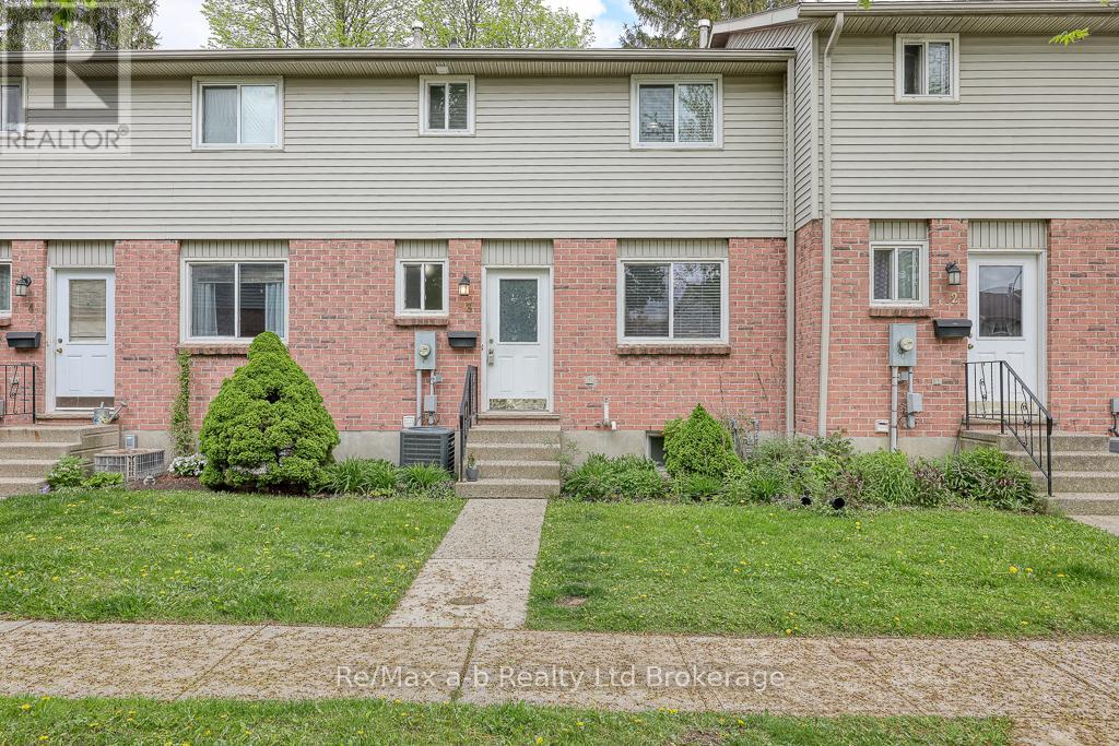 3 - 478 Springbank Avenue N, Woodstock (Woodstock - North), Ontario  N4T 1K7 - Photo 1 - X12150309