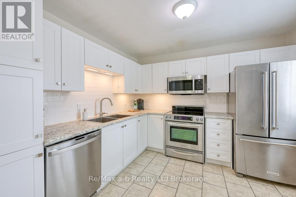 3 - 478 Springbank Avenue N, Woodstock (Woodstock - North), Ontario  N4T 1K7 - Photo 4 - X12150309