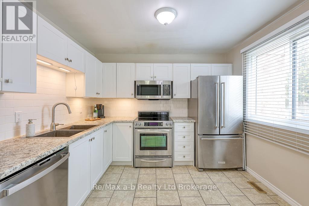 3 - 478 Springbank Avenue N, Woodstock (Woodstock - North), Ontario  N4T 1K7 - Photo 5 - X12150309