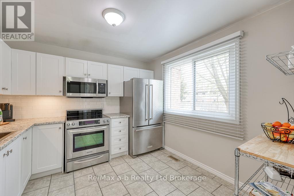 3 - 478 Springbank Avenue N, Woodstock (Woodstock - North), Ontario  N4T 1K7 - Photo 6 - X12150309