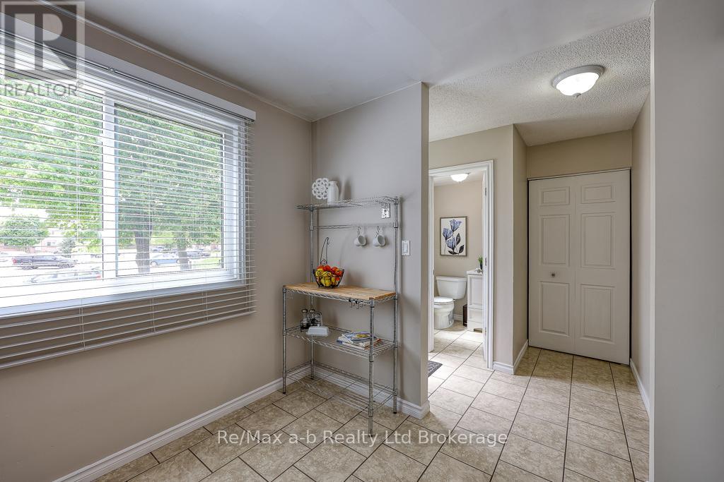 3 - 478 Springbank Avenue N, Woodstock (Woodstock - North), Ontario  N4T 1K7 - Photo 8 - X12150309
