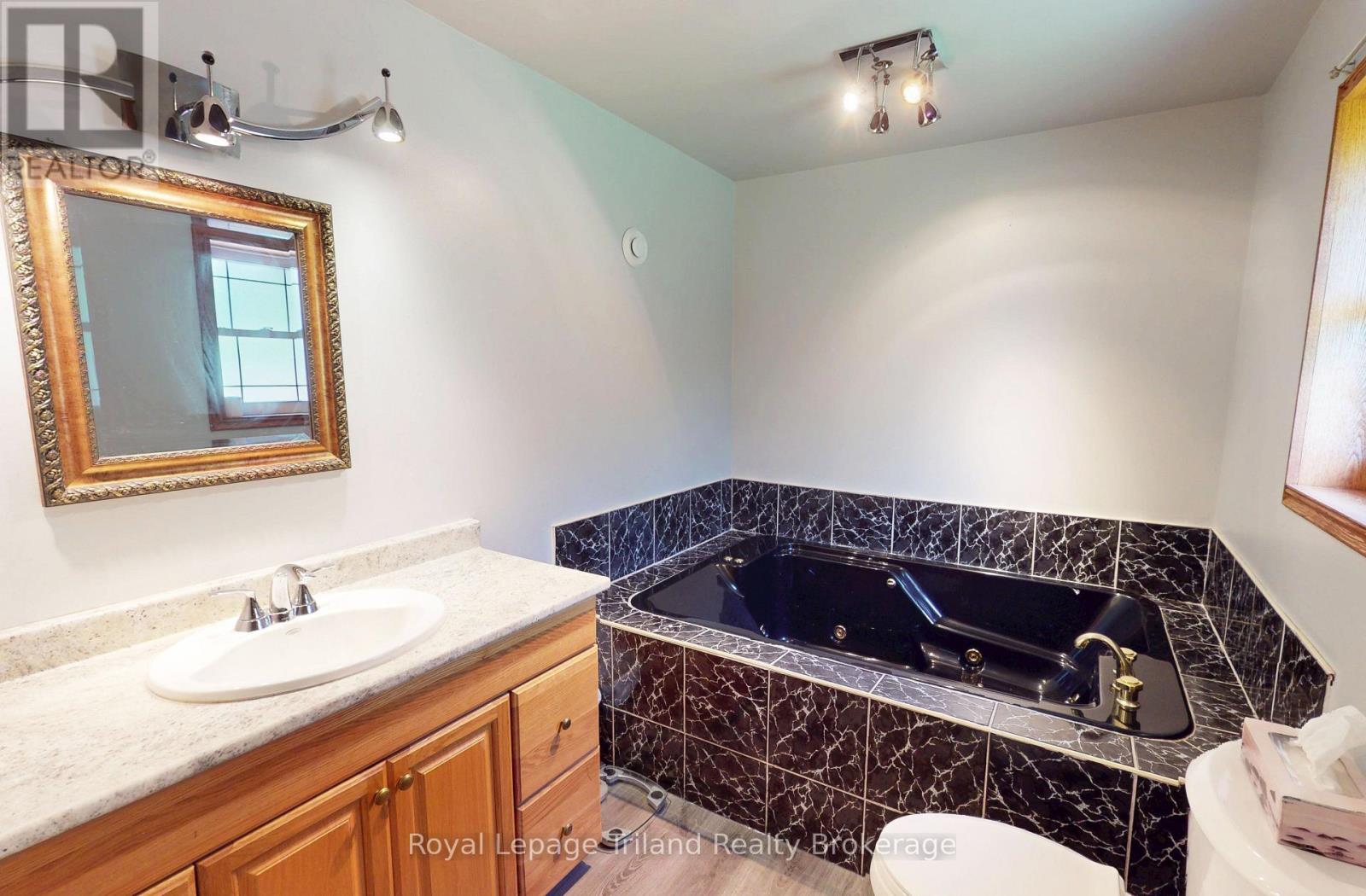 1980 West Quarter Line Road, Norfolk (Langton), Ontario  N0E 1G0 - Photo 15 - X12152251