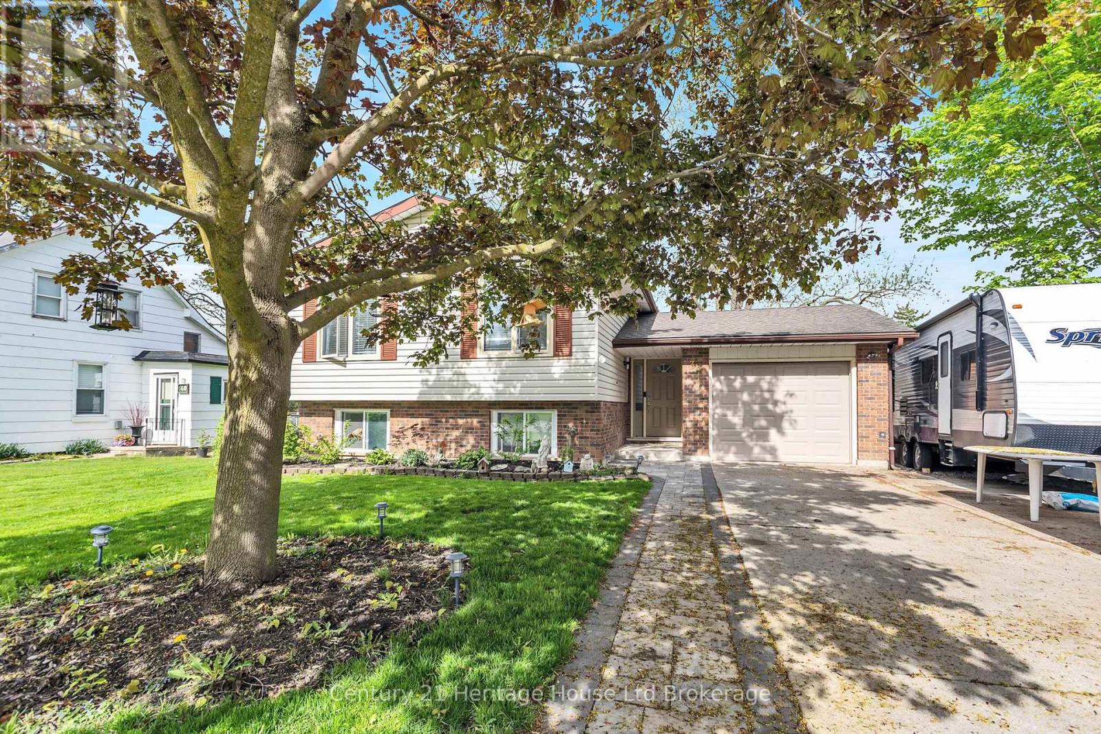 38 Albert Street, Norwich (Norwich Town), Ontario  N0J 1P0 - Photo 2 - X12152552