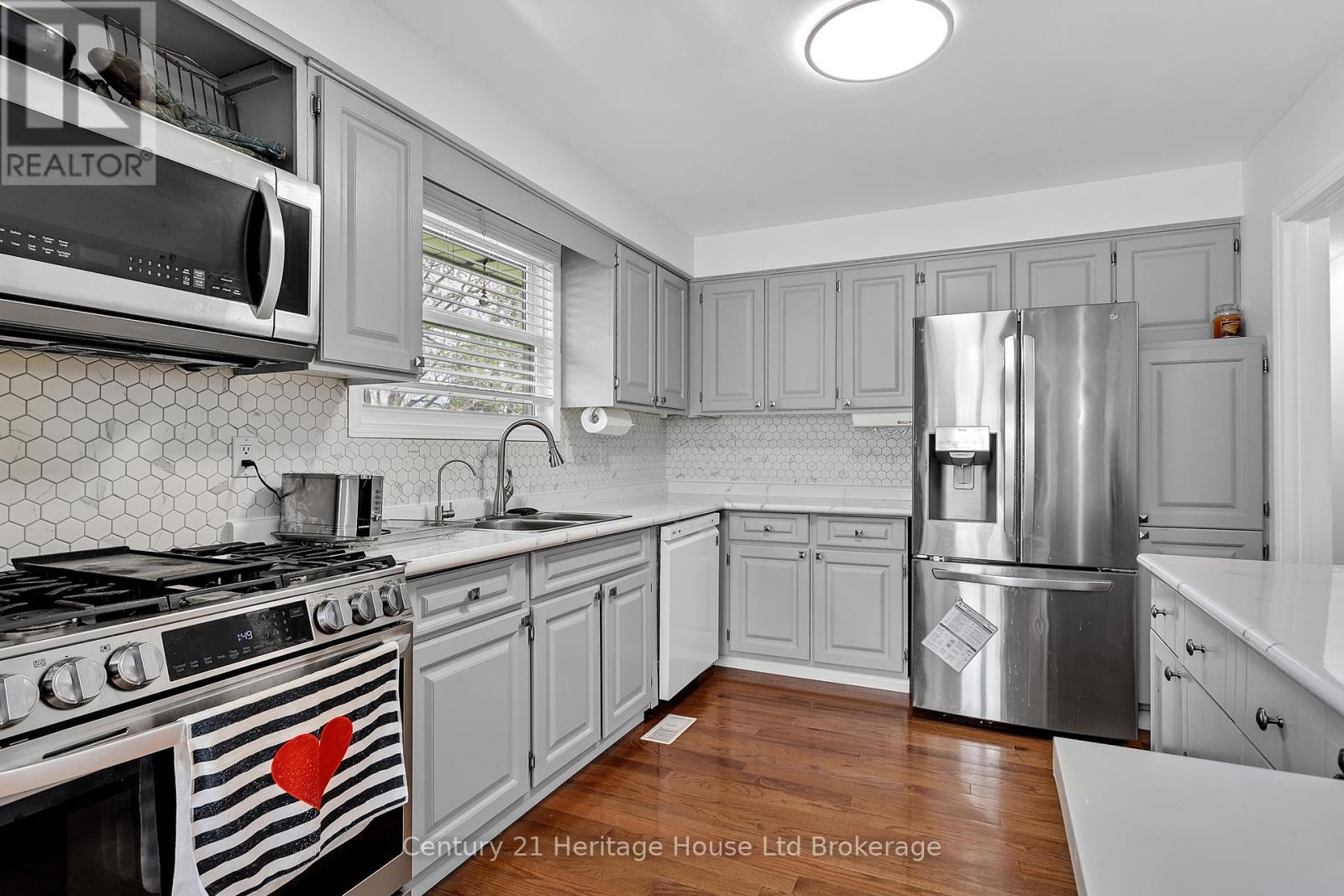 38 Albert Street, Norwich (Norwich Town), Ontario  N0J 1P0 - Photo 3 - X12152552