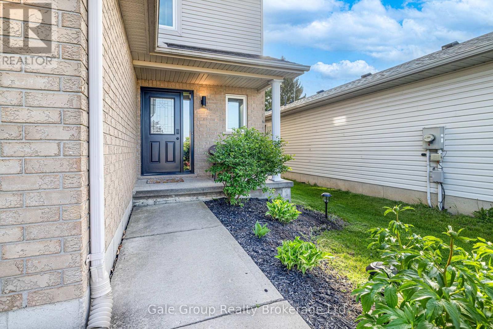 15 Crusoe Place, Ingersoll (Ingersoll - North), Ontario  N5C 4G2 - Photo 2 - X12152947