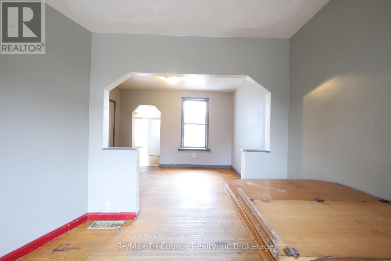 49 Rosemont Avenue, Hamilton (Stipley), Ontario  L8L 2M4 - Photo 10 - X12153641