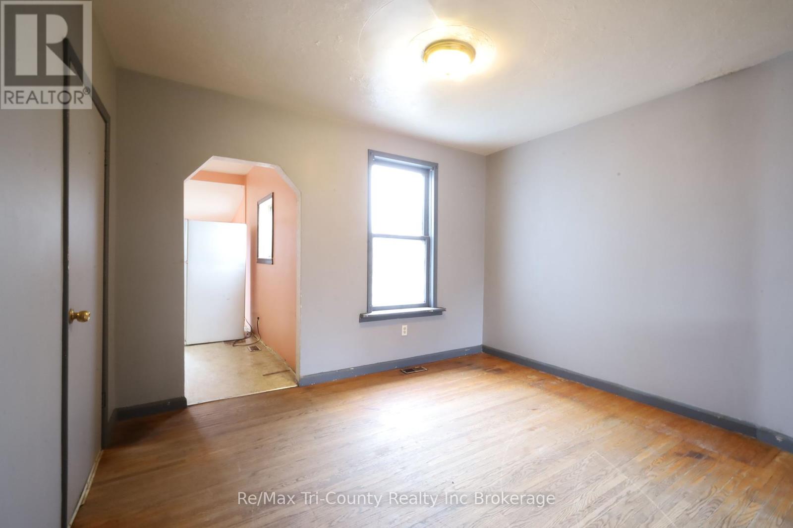 49 Rosemont Avenue, Hamilton (Stipley), Ontario  L8L 2M4 - Photo 11 - X12153641