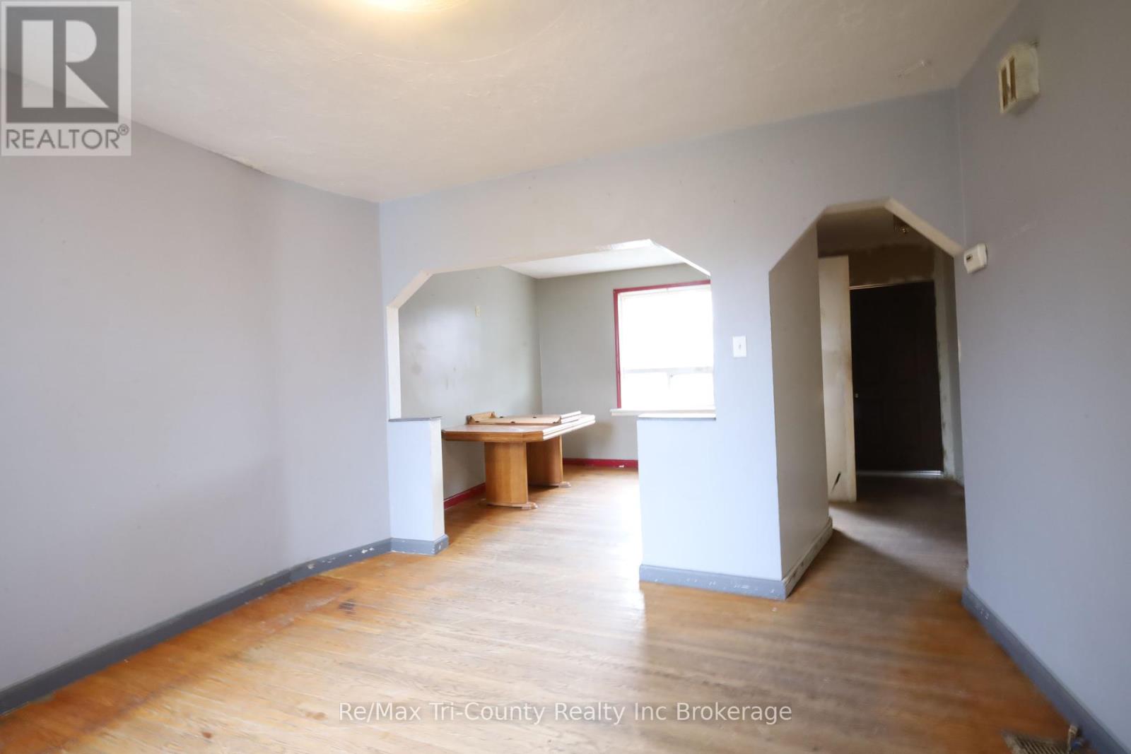 49 Rosemont Avenue, Hamilton (Stipley), Ontario  L8L 2M4 - Photo 12 - X12153641