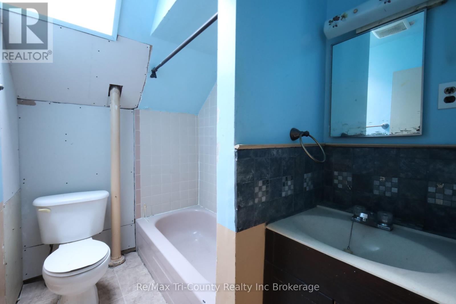 49 Rosemont Avenue, Hamilton (Stipley), Ontario  L8L 2M4 - Photo 18 - X12153641