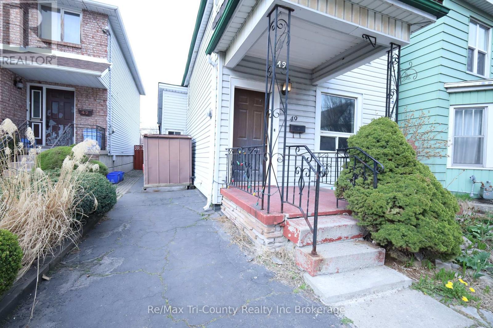 49 Rosemont Avenue, Hamilton (Stipley), Ontario  L8L 2M4 - Photo 2 - X12153641