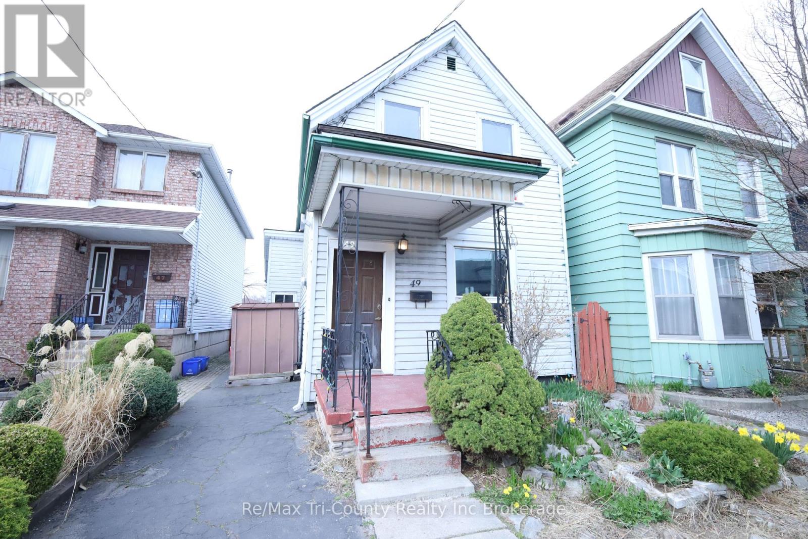 49 Rosemont Avenue, Hamilton (Stipley), Ontario  L8L 2M4 - Photo 3 - X12153641