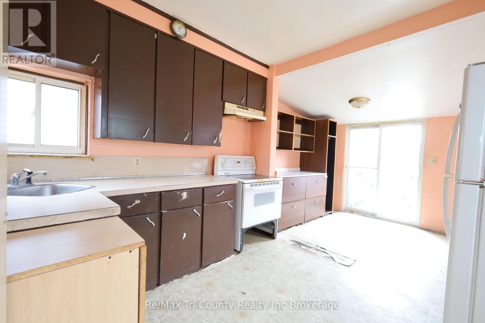 49 Rosemont Avenue, Hamilton (Stipley), Ontario  L8L 2M4 - Photo 4 - X12153641