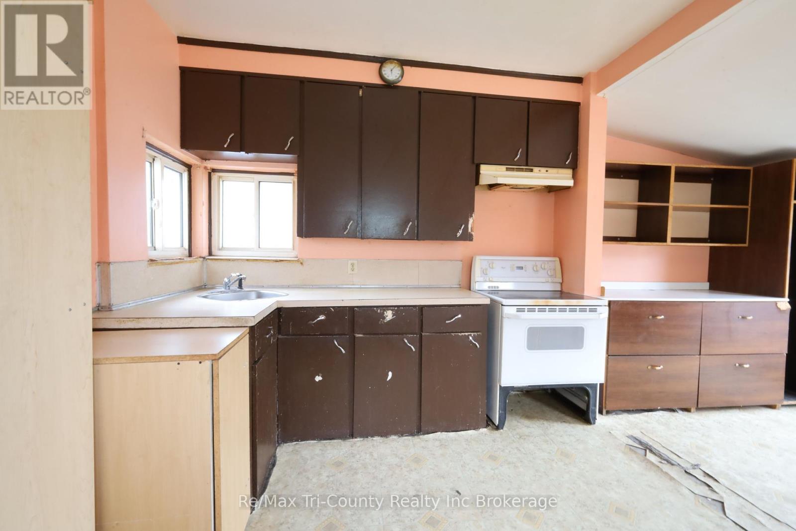 49 Rosemont Avenue, Hamilton (Stipley), Ontario  L8L 2M4 - Photo 6 - X12153641
