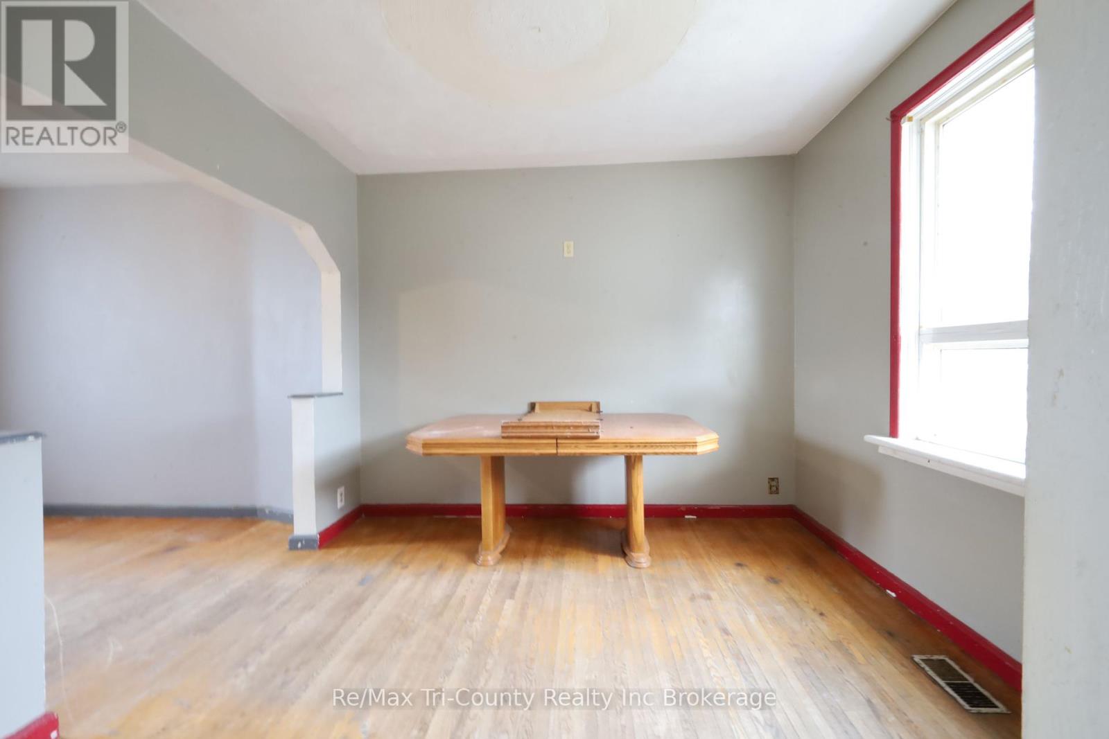 49 Rosemont Avenue, Hamilton (Stipley), Ontario  L8L 2M4 - Photo 9 - X12153641