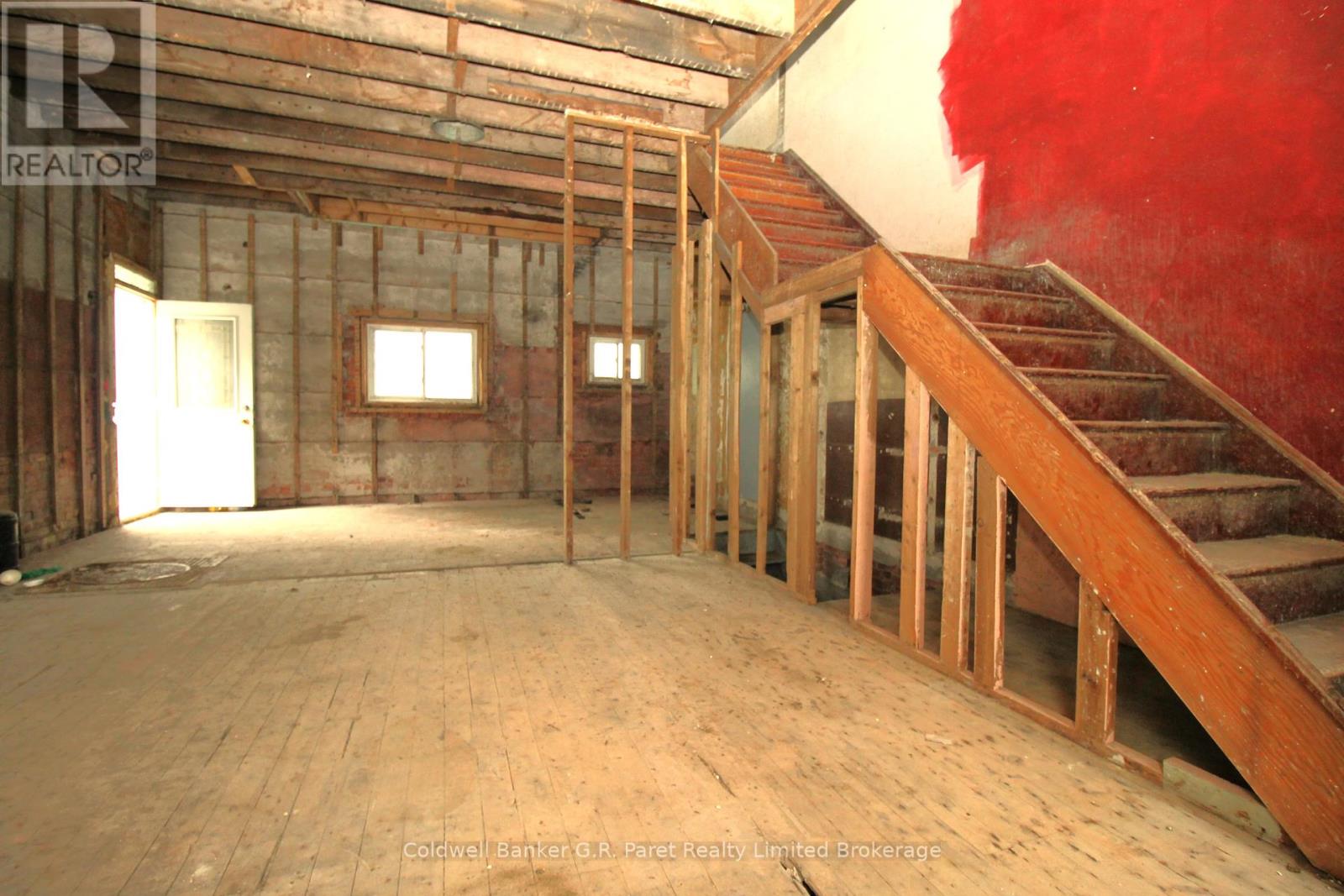 6 Church Street W, Norwich (Burgessville), Ontario  N0J 1C0 - Photo 4 - X12250385