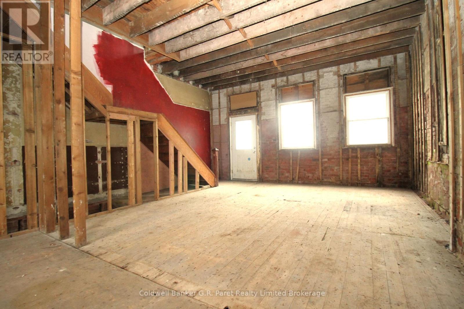 6 Church Street W, Norwich (Burgessville), Ontario  N0J 1C0 - Photo 5 - X12250385