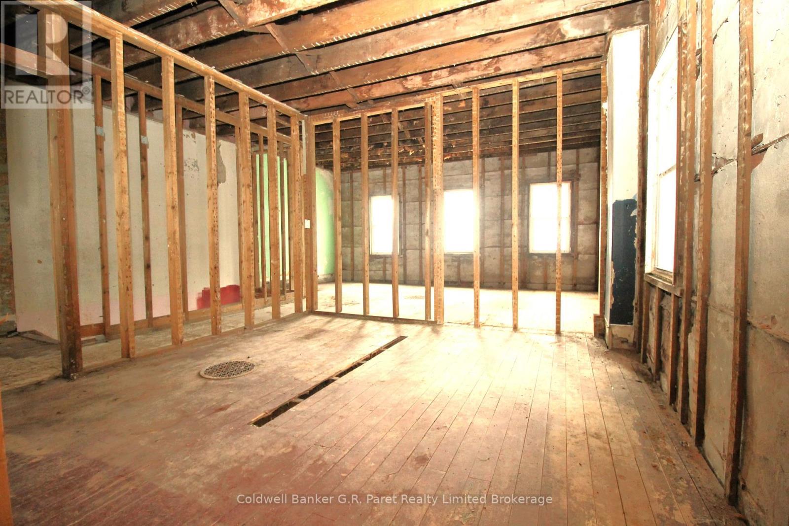 6 Church Street W, Norwich (Burgessville), Ontario  N0J 1C0 - Photo 9 - X12250385