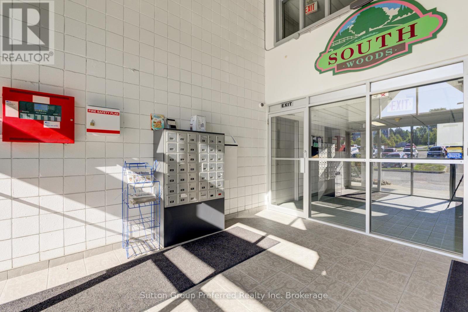 102 - 163 Ferguson Avenue, Woodstock (Woodstock - South), Ontario  N4V 1B1 - Photo 5 - X12276813