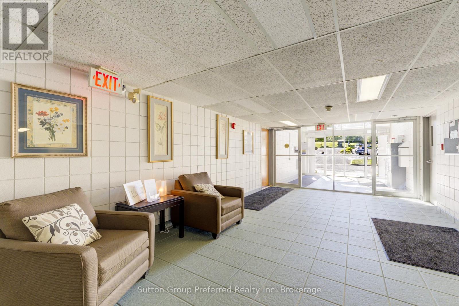 102 - 163 Ferguson Avenue, Woodstock (Woodstock - South), Ontario  N4V 1B1 - Photo 7 - X12276813