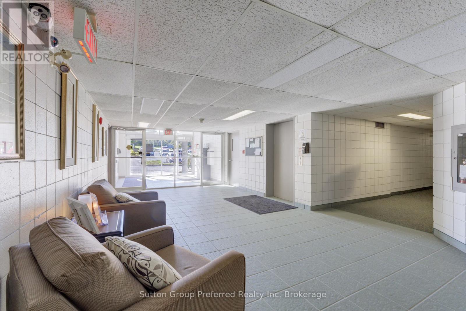 102 - 163 Ferguson Avenue, Woodstock (Woodstock - South), Ontario  N4V 1B1 - Photo 8 - X12276813