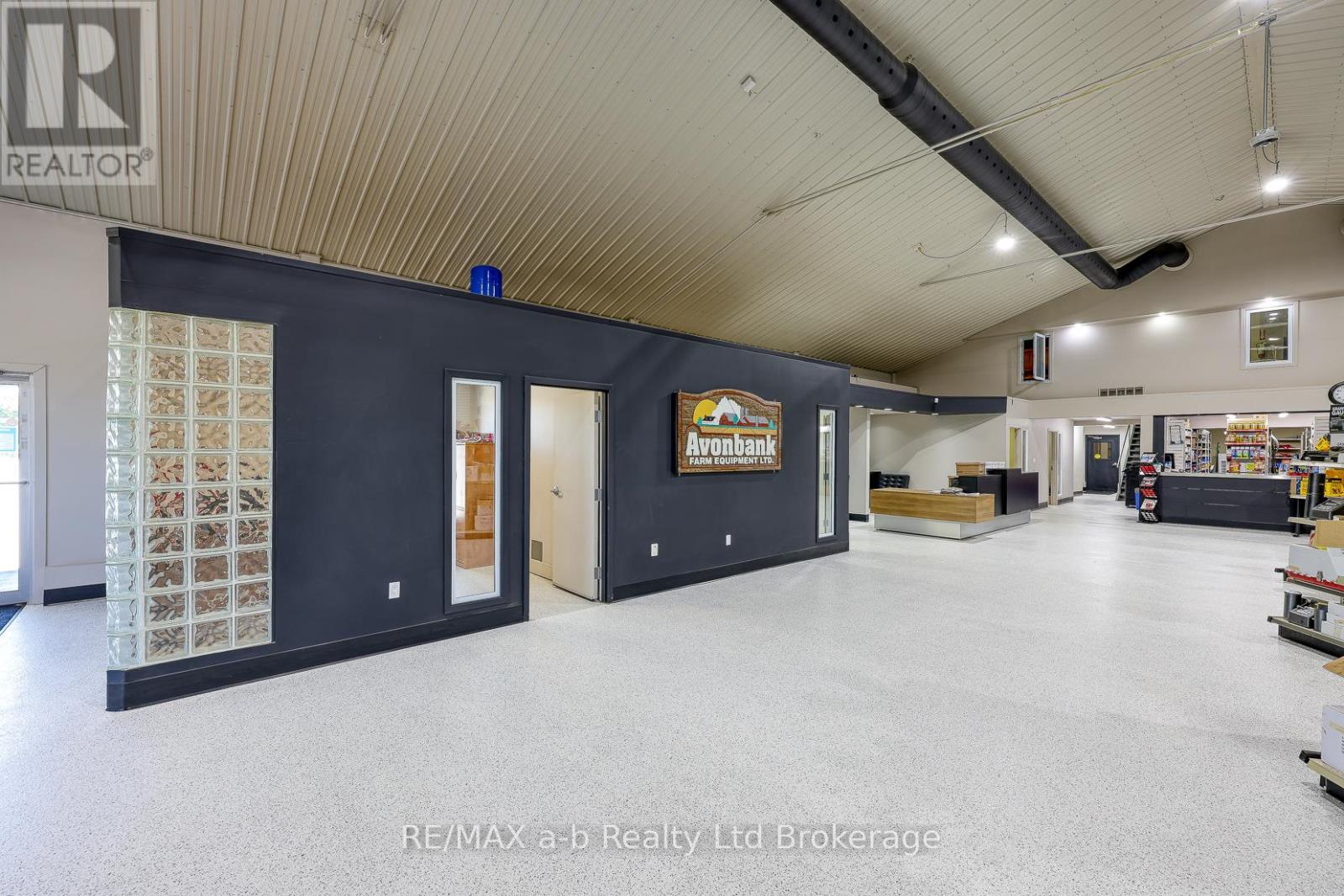 15456 Elginfield Road, Lucan Biddulph, Ontario  N0M 1V0 - Photo 10 - X12321562