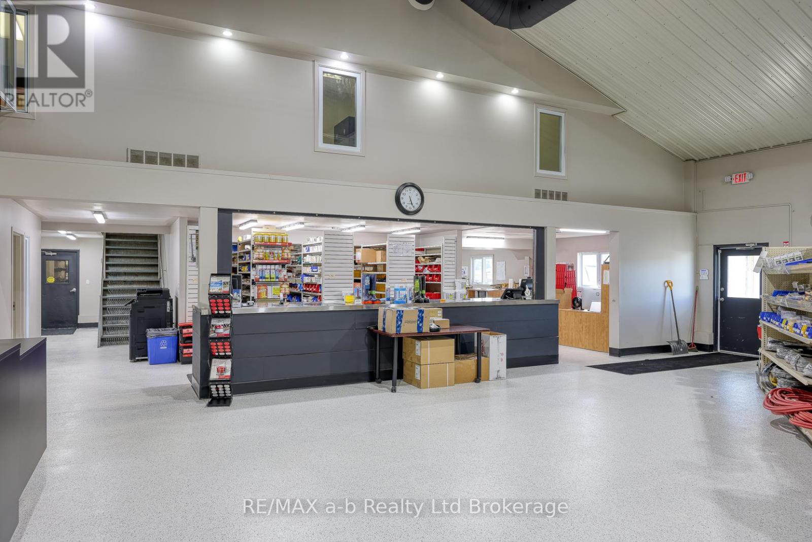 15456 Elginfield Road, Lucan Biddulph, Ontario  N0M 1V0 - Photo 11 - X12321562