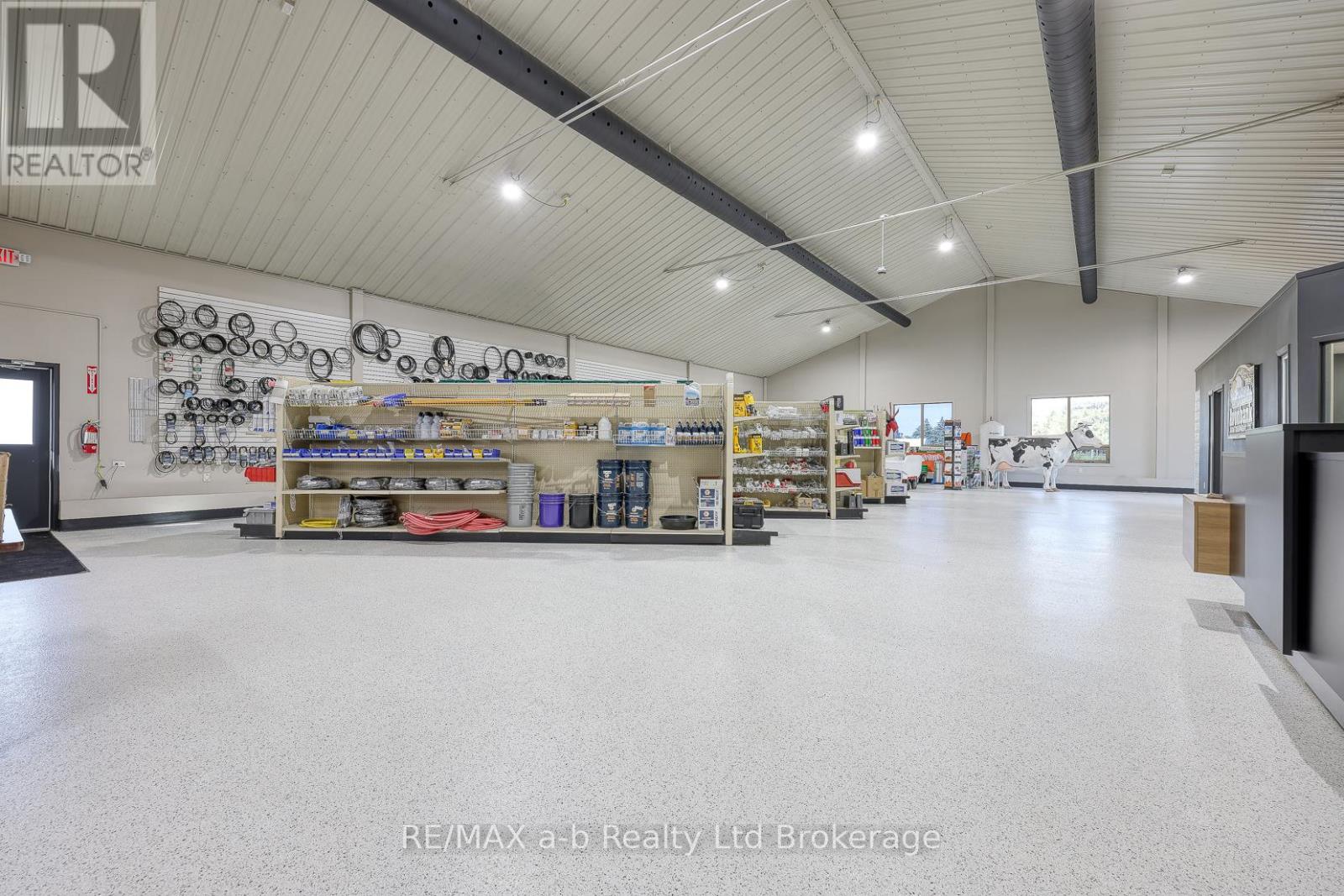 15456 Elginfield Road, Lucan Biddulph, Ontario  N0M 1V0 - Photo 12 - X12321562