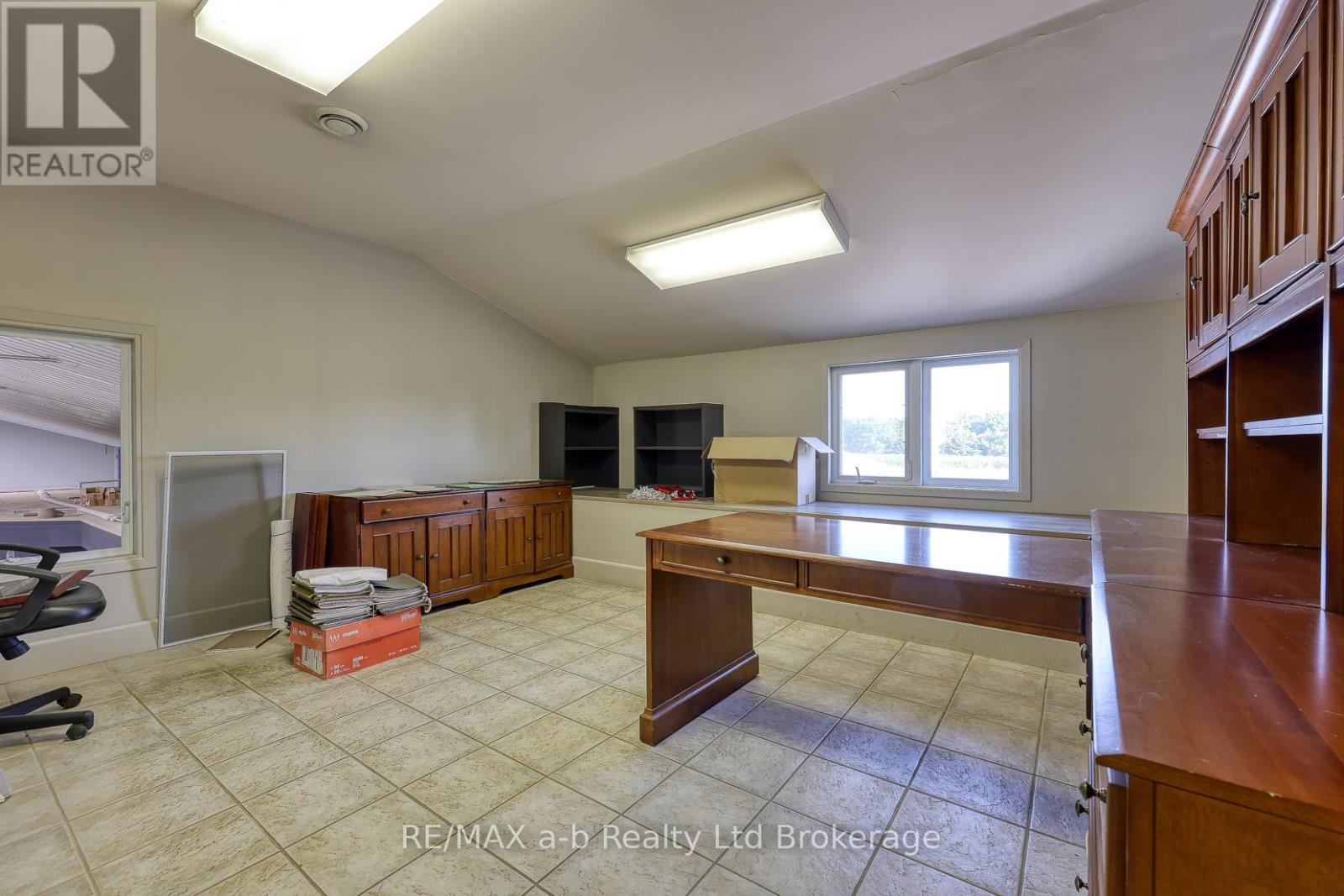 15456 Elginfield Road, Lucan Biddulph, Ontario  N0M 1V0 - Photo 18 - X12321562