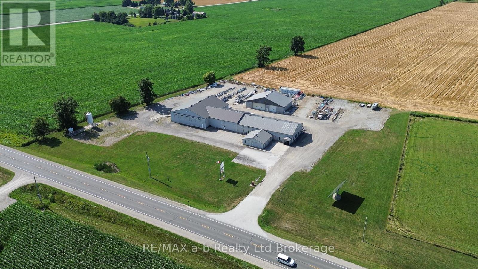 15456 Elginfield Road, Lucan Biddulph, Ontario  N0M 1V0 - Photo 2 - X12321562