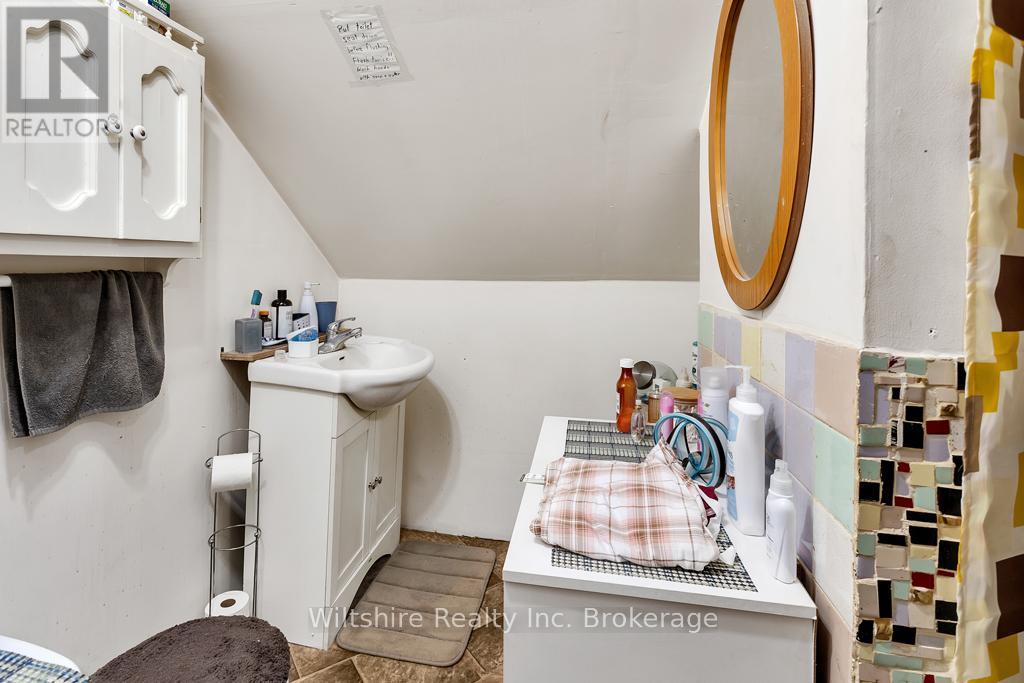 324 Broadway Street, Tillsonburg, Ontario  N4G 3S1 - Photo 10 - X12365284