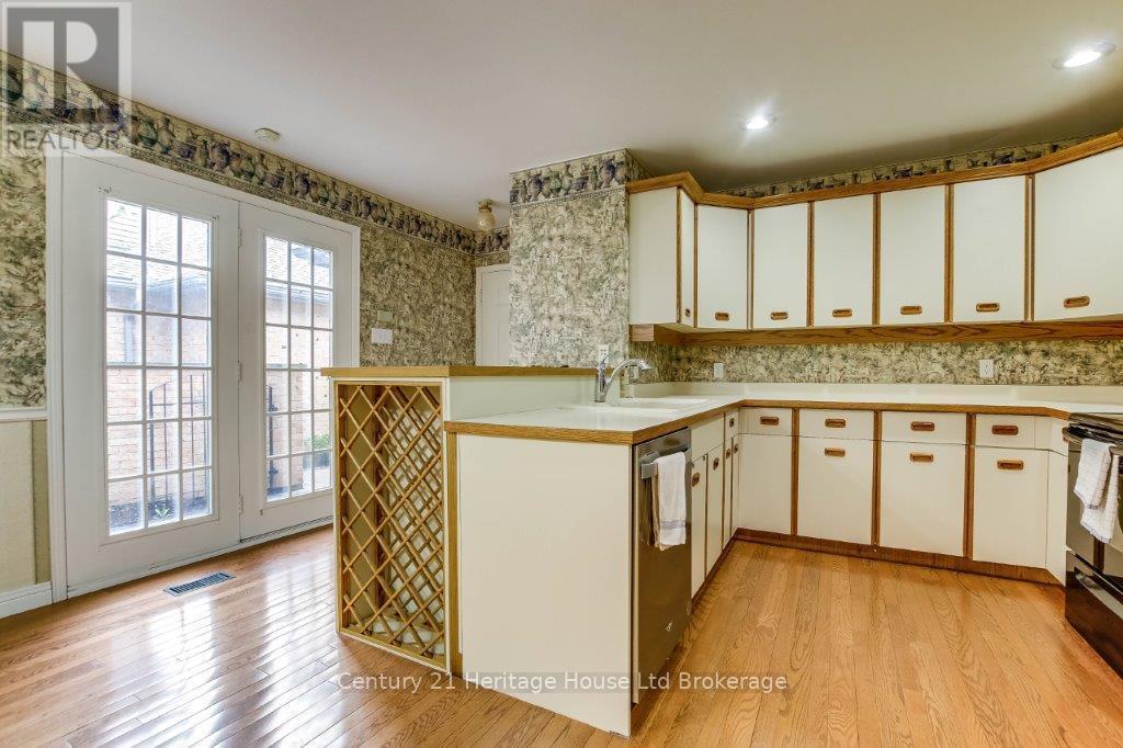 675 Lansdowne Avenue, Woodstock (Woodstock - North), Ontario  N4T 1K3 - Photo 10 - X12382339