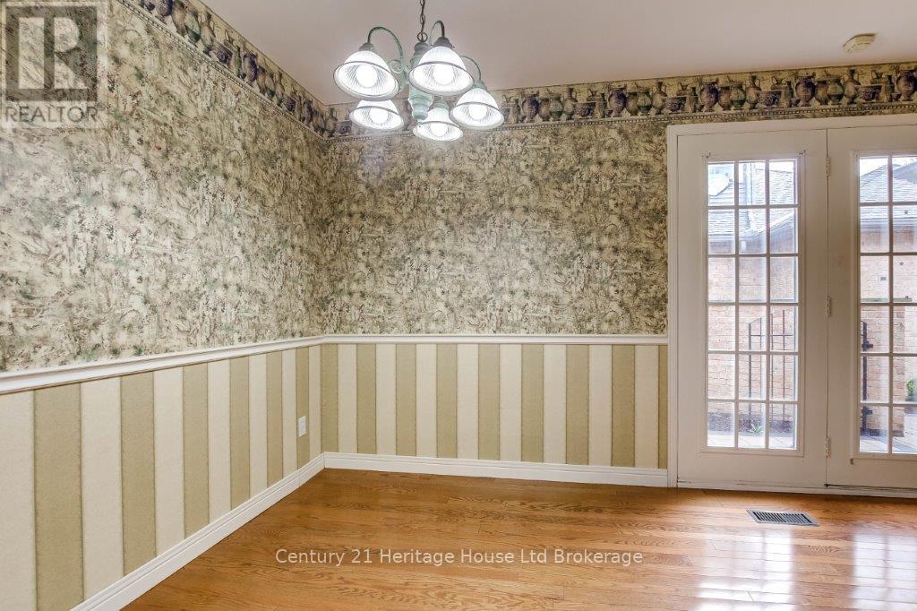 675 Lansdowne Avenue, Woodstock (Woodstock - North), Ontario  N4T 1K3 - Photo 12 - X12382339